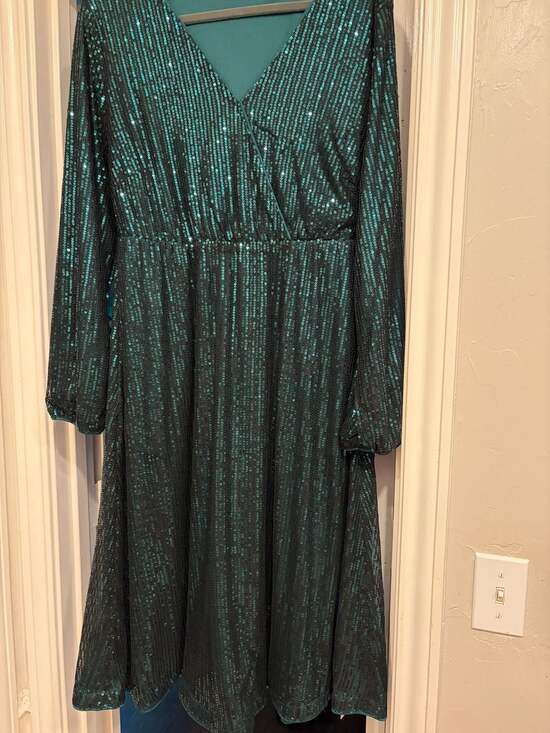 BloomChic Dresses & Skirts - BloomChic Emerald Green Sequin Long Sleeve Wrap Midi Dress